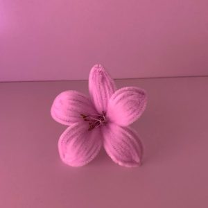 ميداليه  وردة ليلي اللون البنفسجي